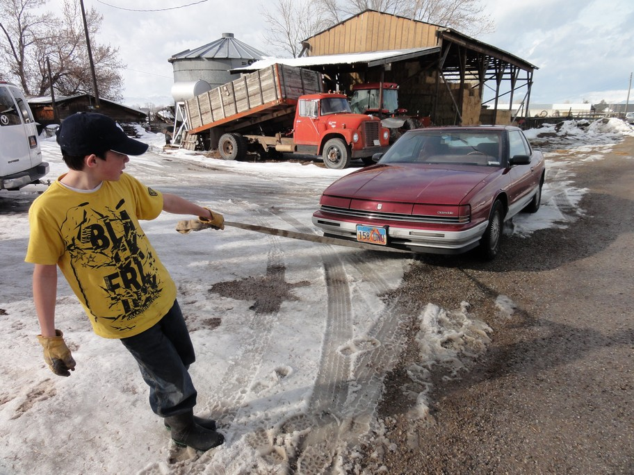 Towing the 1992 Oldsmobile Toronado to the garage to build the GM Passkey bypass circuit